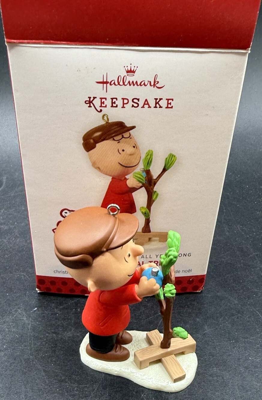 Hallmark Ornament Happiness Is Peanuts All Year Long "A Very Special Tree" -52D